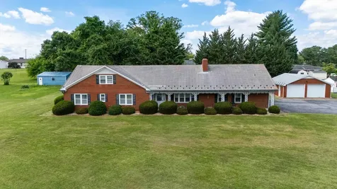15 York Avenue Stuarts Draft VA 24477
