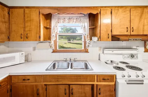 2275 Us Hwy 211 W Luray VA 22835