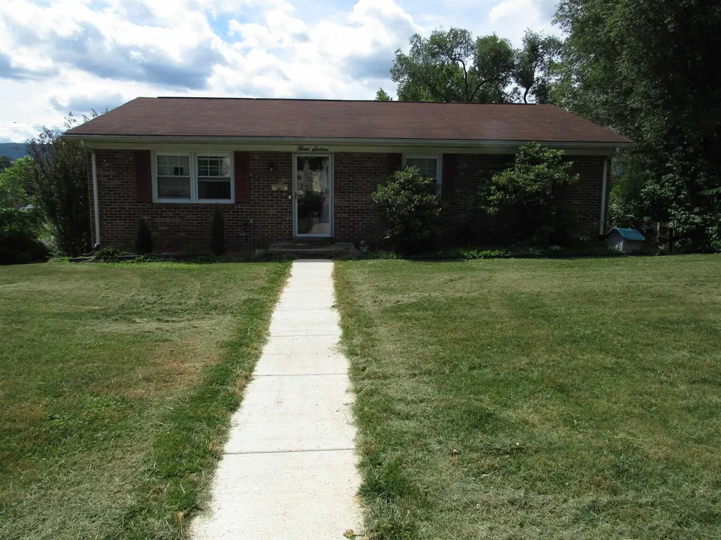 316 Spruce Street Waynesboro VA 22980