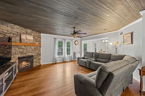 88 Pin Oak Lane Mt Jackson VA 22842