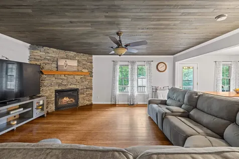 88 Pin Oak Lane Mt Jackson VA 22842