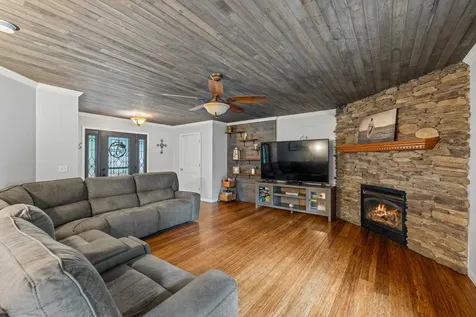 88 Pin Oak Lane Mt Jackson VA 22842