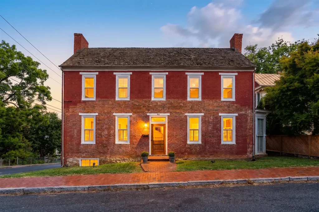 26 Fayette Street Staunton VA 24401