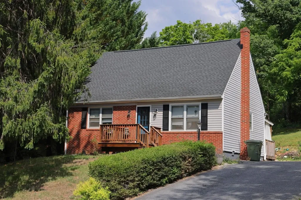 394 Horace Avenue Waynesboro VA 22980