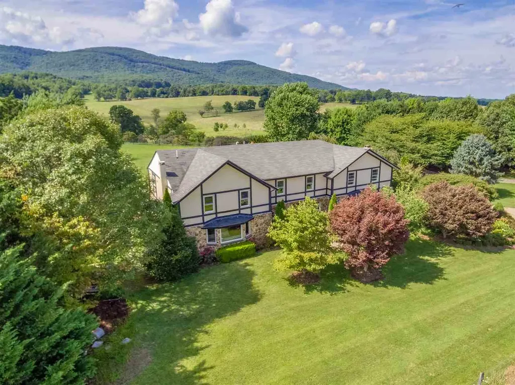 229 Summerdean Road Middlebrook VA 24459