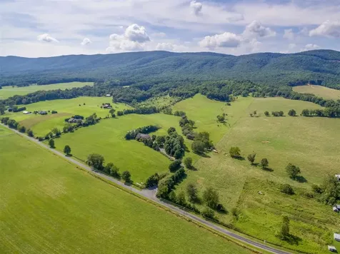 229 Summerdean Road Middlebrook VA 24459
