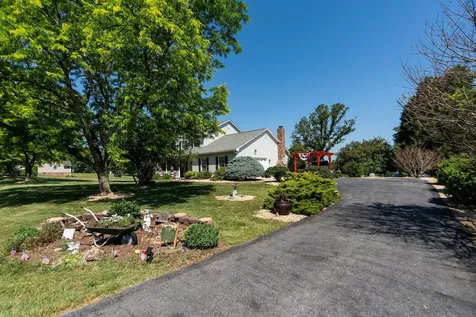 39 Cranberry Drive Stuarts Draft VA 24477