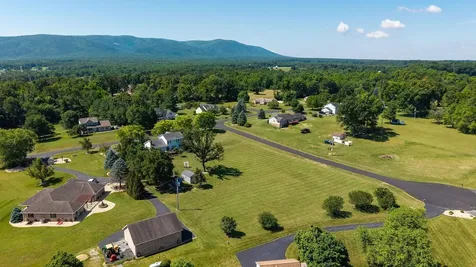 39 Cranberry Drive Stuarts Draft VA 24477