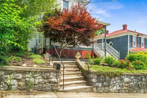 223 Madison Place N Staunton VA 24401