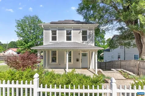 433 Winchester Avenue N Waynesboro VA 22980