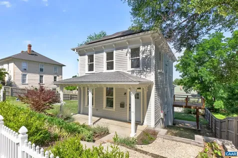 433 Winchester Avenue N Waynesboro VA 22980