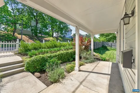 433 Winchester Avenue N Waynesboro VA 22980