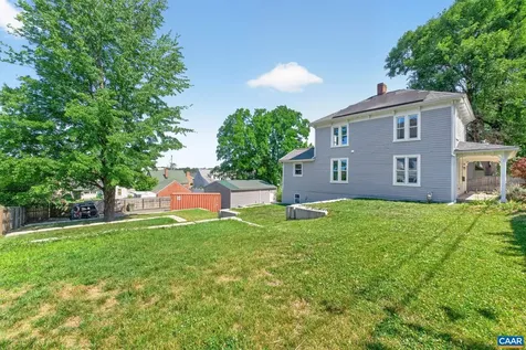 433 Winchester Avenue N Waynesboro VA 22980