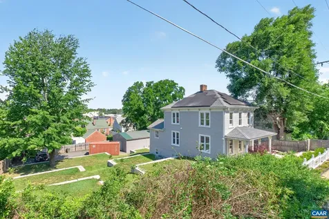 433 Winchester Avenue N Waynesboro VA 22980