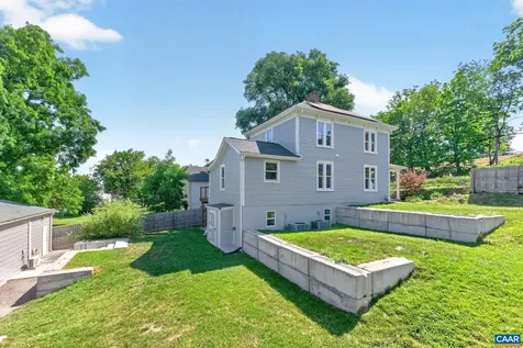 433 Winchester Avenue N Waynesboro VA 22980