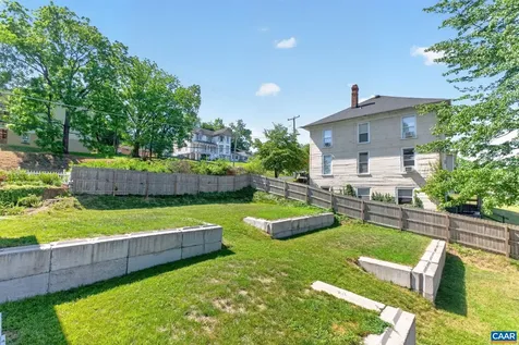 433 Winchester Avenue N Waynesboro VA 22980
