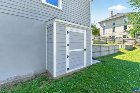 433 Winchester Avenue N Waynesboro VA 22980