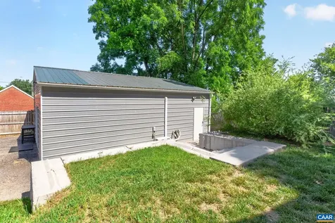 433 Winchester Avenue N Waynesboro VA 22980