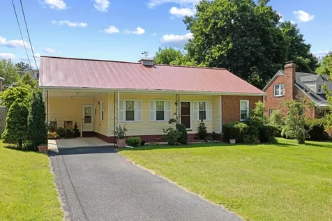 506 College Circle Staunton VA 24401