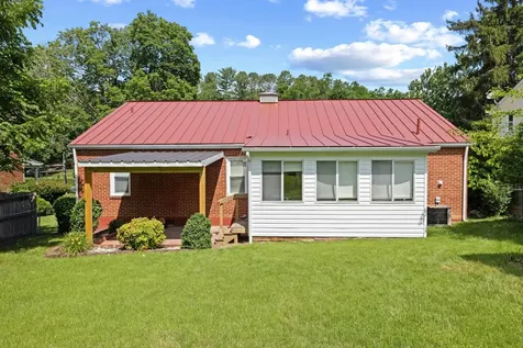 506 College Circle Staunton VA 24401