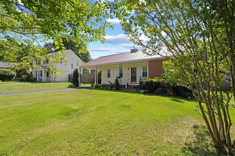 506 College Circle Staunton VA 24401