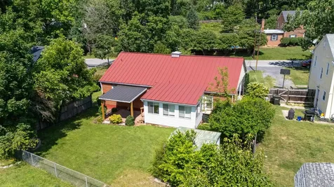 506 College Circle Staunton VA 24401