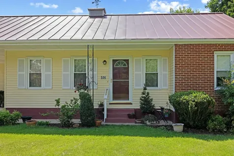 506 College Circle Staunton VA 24401