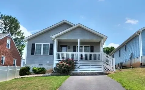 611 C Street Staunton VA 24401