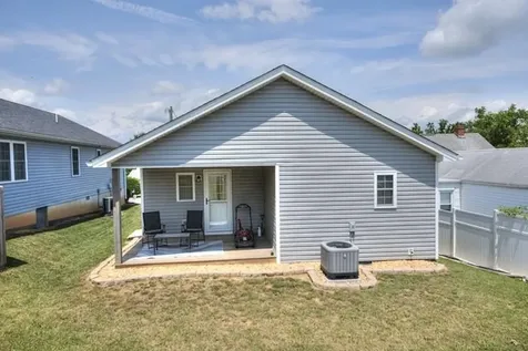 611 C Street Staunton VA 24401