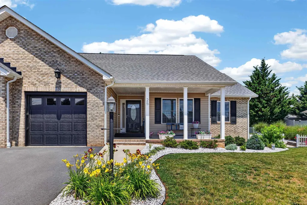 25 Meriwether Circle Stuarts Draft VA 24477