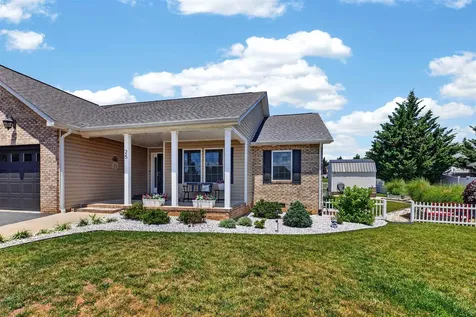 25 Meriwether Circle Stuarts Draft VA 24477