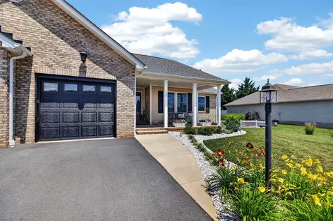 25 Meriwether Circle Stuarts Draft VA 24477