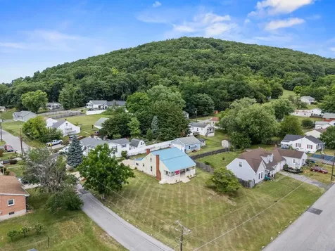 403 Betsy Bell Road Staunton VA 24401