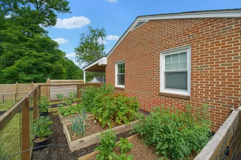 2412 Park Hill Road Staunton VA 24401