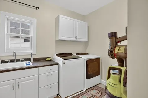 301 Bartley Street Dayton VA 22821
