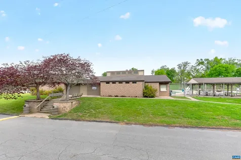 304 Grove Avenue Waynesboro VA 22980