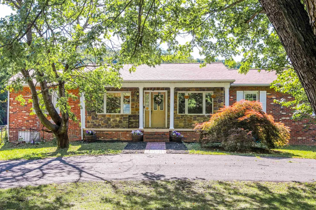 234 Montgomery Road Staunton VA 24401