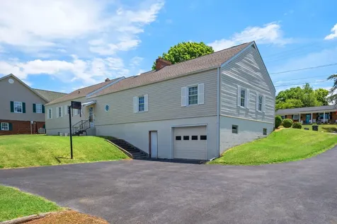 40 Sunset Boulevard Staunton VA 24401