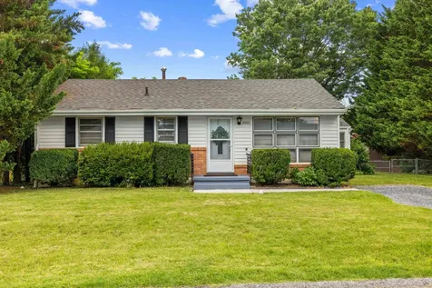 2403 Bare Street Staunton VA 24401