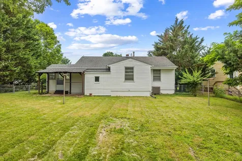2403 Bare Street Staunton VA 24401