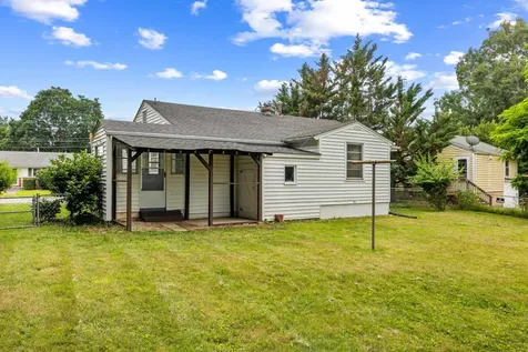2403 Bare Street Staunton VA 24401