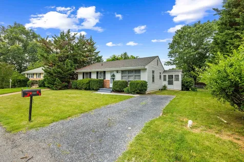2403 Bare Street Staunton VA 24401