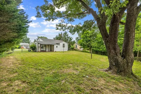 2403 Bare Street Staunton VA 24401