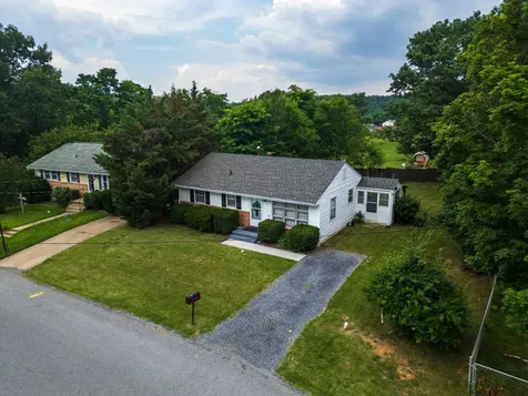 2403 Bare Street Staunton VA 24401