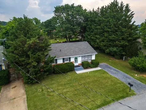 2403 Bare Street Staunton VA 24401