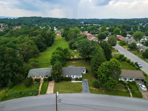 2403 Bare Street Staunton VA 24401