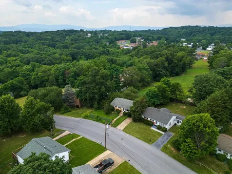 2403 Bare Street Staunton VA 24401