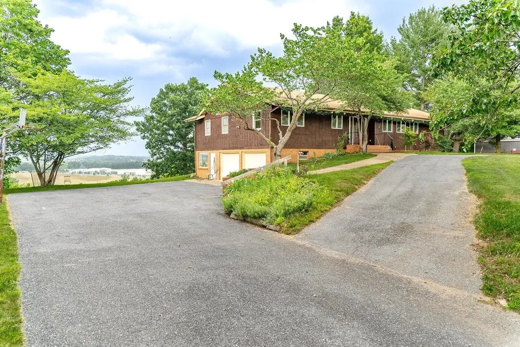 7600 Tall Cedars Lane Bridgewater VA 22812