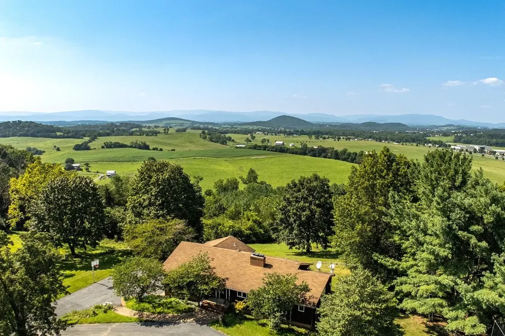 7600 Tall Cedars Lane Bridgewater VA 22812