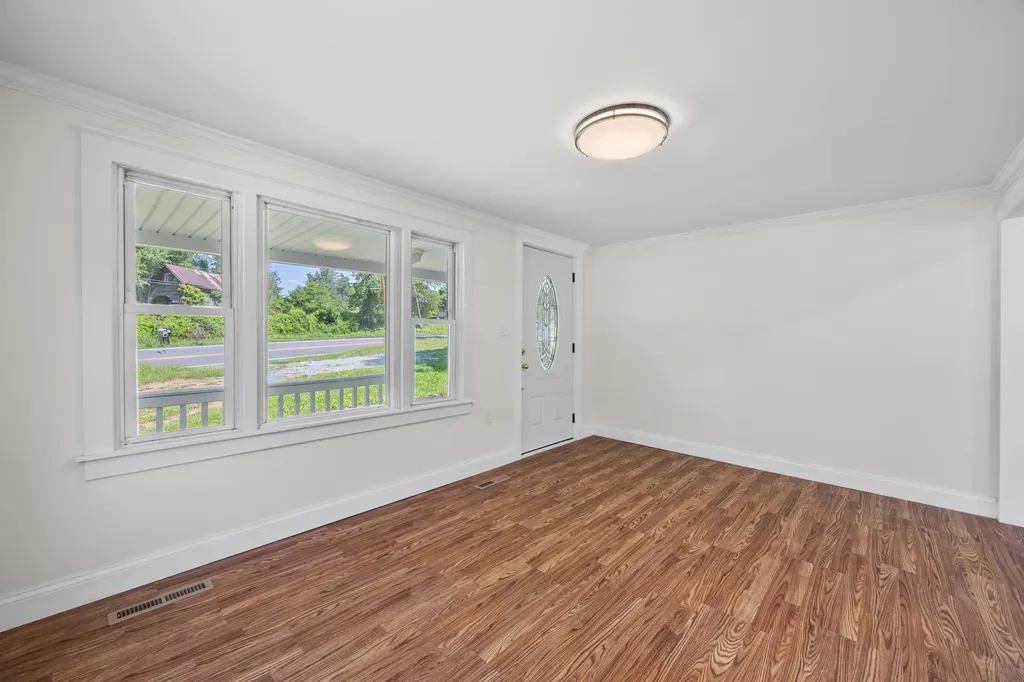 3416 Point Road E Elkton VA 22827